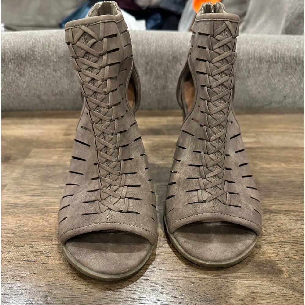 Indigo Rd Sandals - Picture 2 of 3